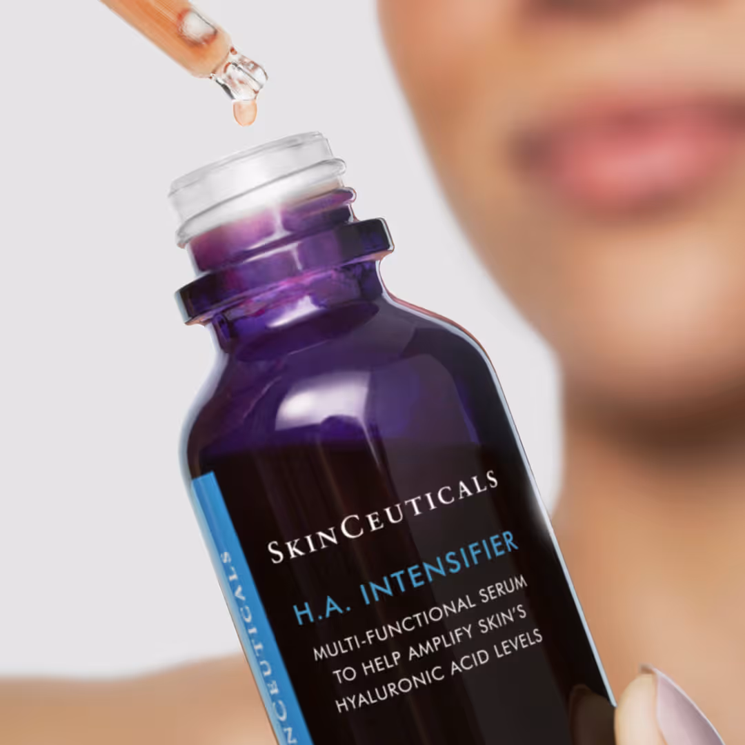 Flaske med SkinCeuticals-serum og pipette
