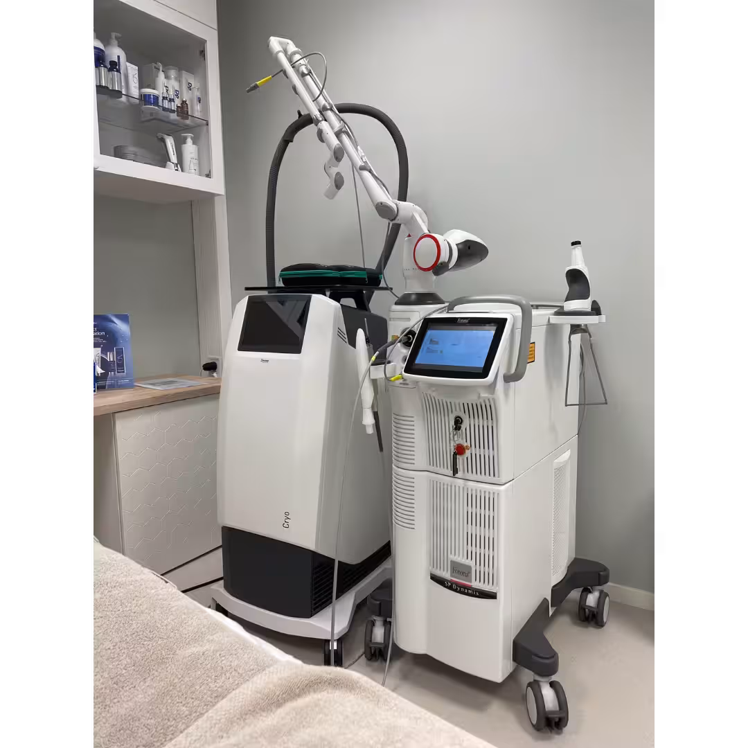 Fotona-lasermaskin i behandlingsrommet